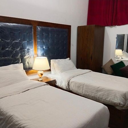 Family Guest House Lahore Near Airport Exteriör bild