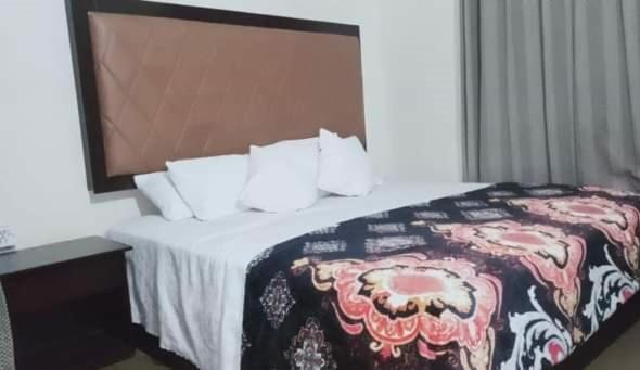 Family Guest House Lahore Near Airport Exteriör bild