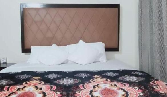 Family Guest House Lahore Near Airport Exteriör bild