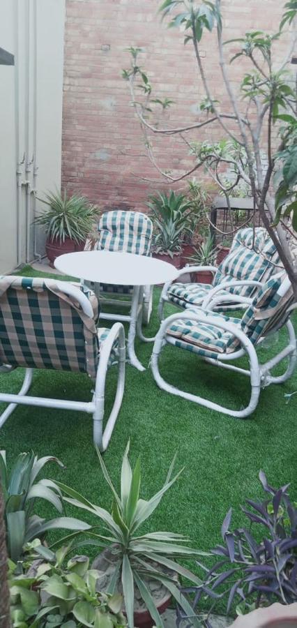 Family Guest House Lahore Near Airport Exteriör bild