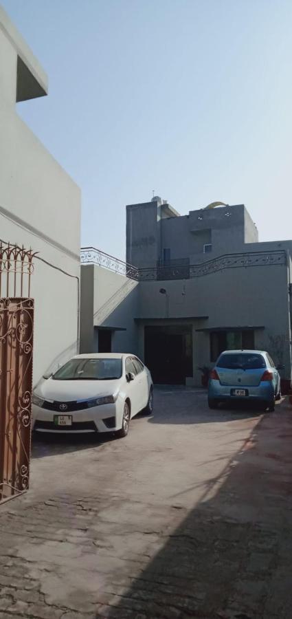 Family Guest House Lahore Near Airport Exteriör bild