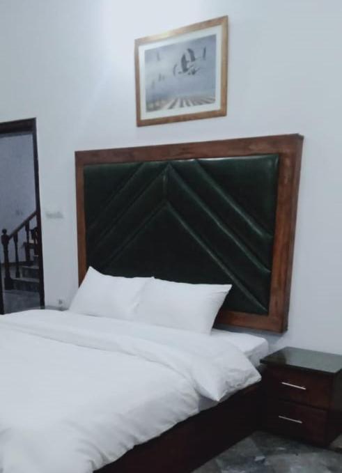 Family Guest House Lahore Near Airport Exteriör bild