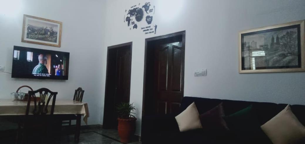 Family Guest House Lahore Near Airport Exteriör bild