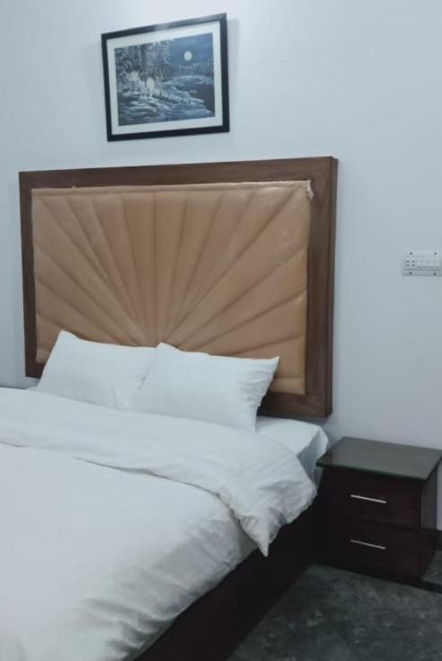 Family Guest House Lahore Near Airport Exteriör bild
