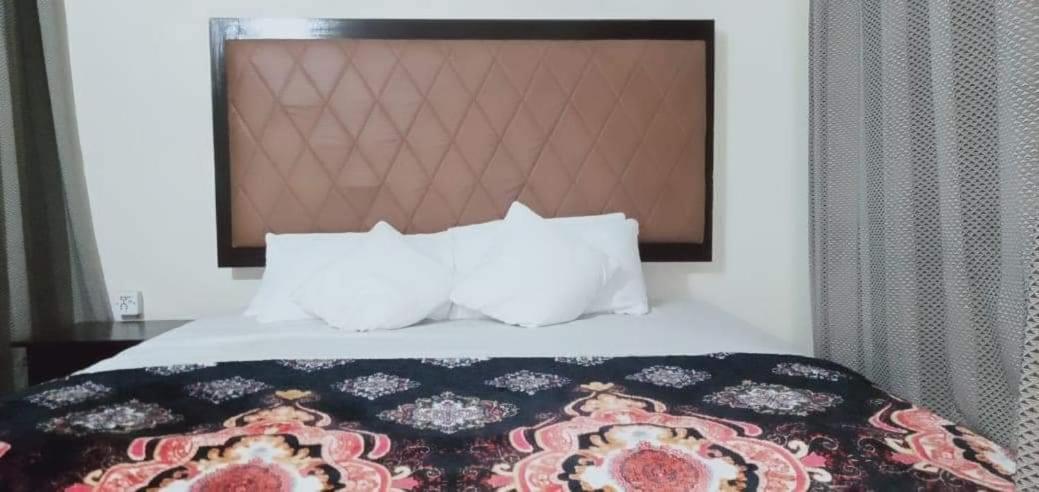 Family Guest House Lahore Near Airport Rum bild